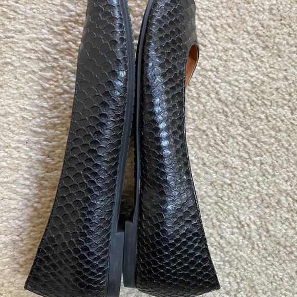 HM Flat Sandals NWOT - Picture 4 of 6